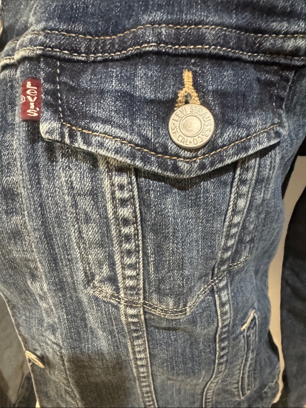 Levi's Women's Mid Blue Denim Jacket - Picture 2 of 9